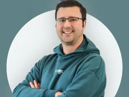 Mitarbeiter von Granzow, der in der Serviceabteilung im Lager in Leonberg arbeitet