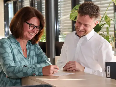 Mitarbeitende der Firma Ernst Granzow in Bad Waldsee die freundlich zusammenarbeiten
